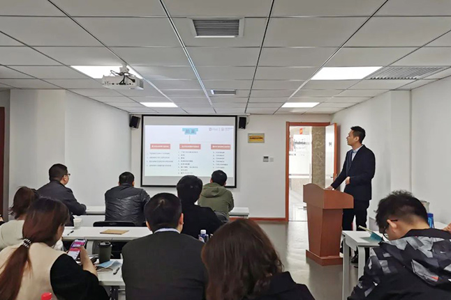 Yuanfar Company veranstaltete im neuen Jahr Trainingsaktivitäten für Geschäftsfähigkeiten